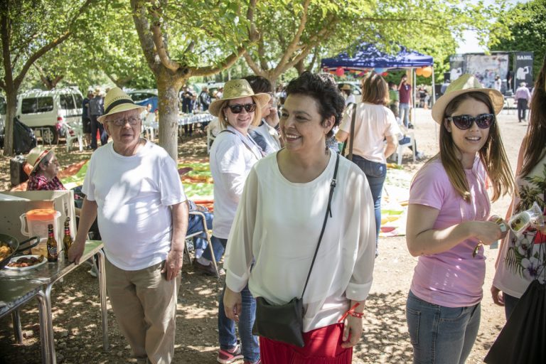 Pilar Zamora reafirma su compromiso con las tradiciones y el folclore