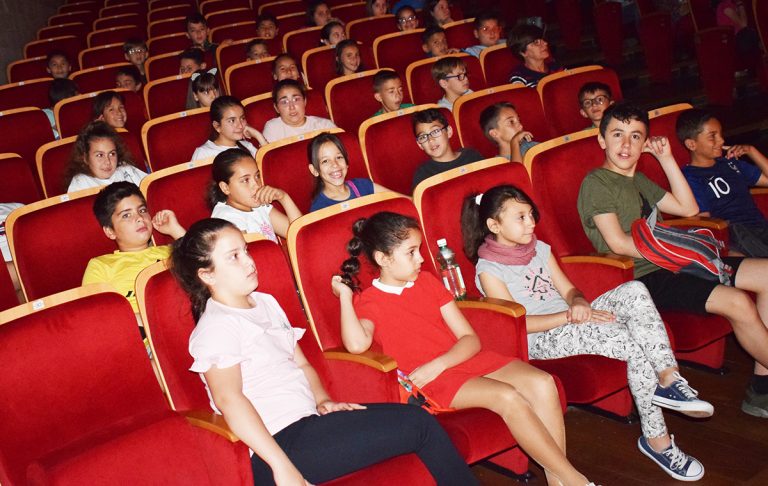 Puertollano: Medio millar de escolares asisten a “La Fierecilla” de 300 Alas Blancas