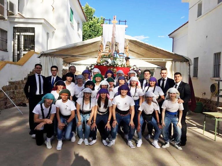 Puertollano: El Capirote Cofrade lleva la pasión en primavera con la procesión de la Cruz de Mayo