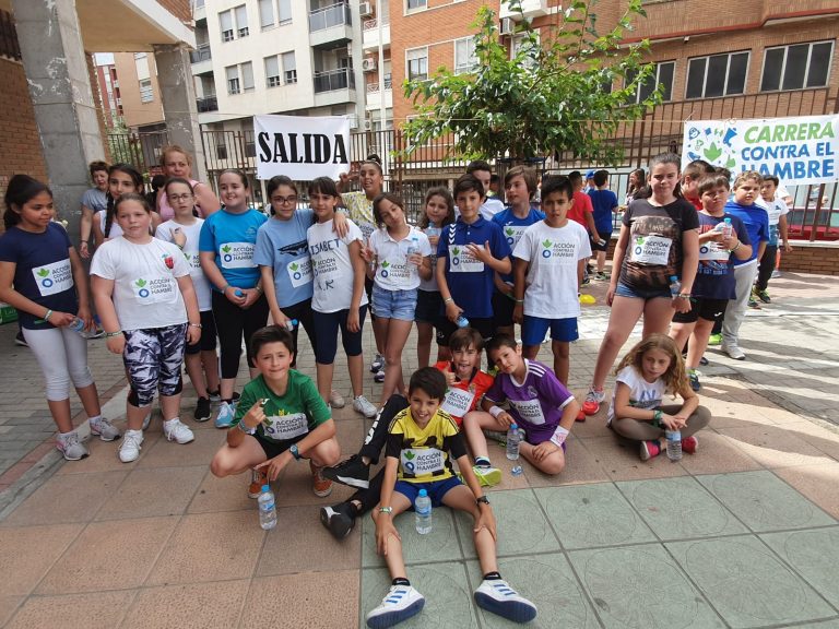 Puertollano: Medio millar de alumnos del colegio Ramón y Cajal participan en una carrera solidaria contra el hambre infantil