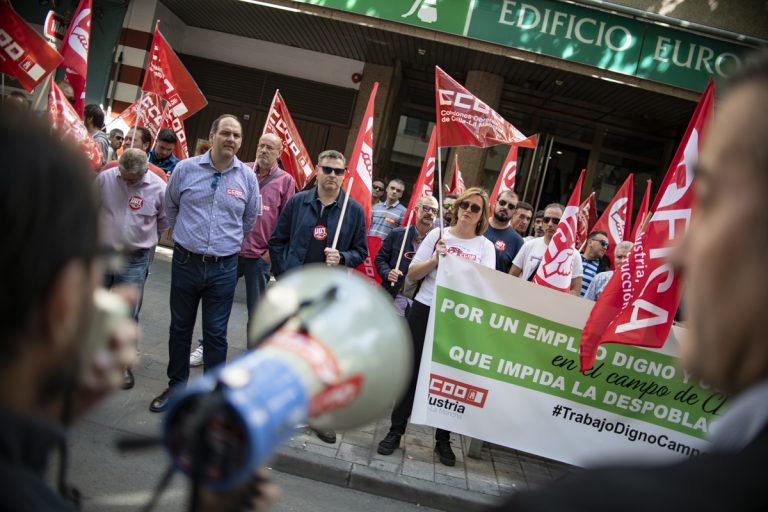 UGT y CCOO denuncian la “vergüenza” de que ASAJA no cumpla en Ciudad Real con el salario mínimo legal