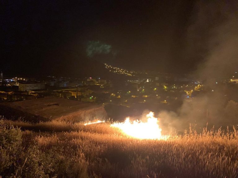 Puertollano: Extinguido un incendio de pastos en el cerro de San Sebastián