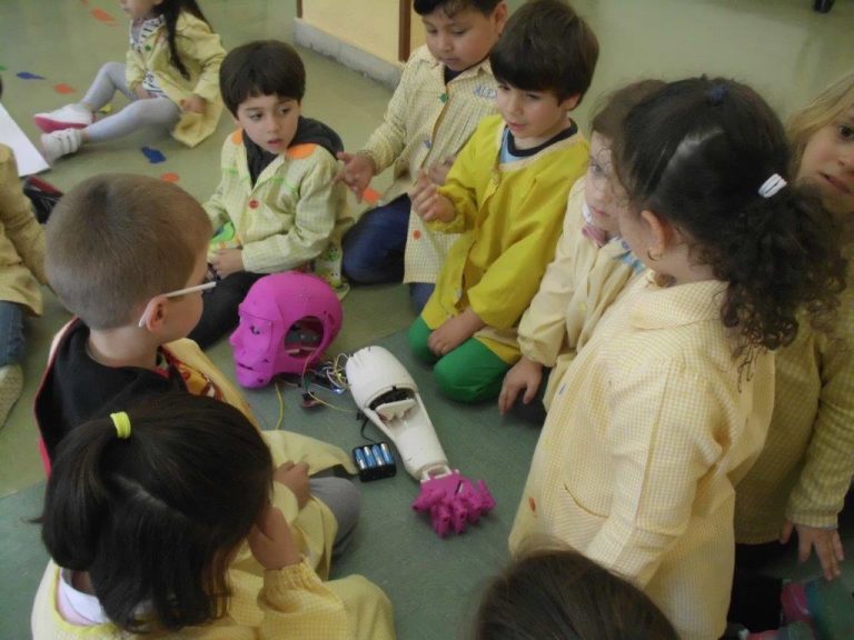Ciudad Real: El colegio Dulcinea del Toboso abrió sus puertas a los ingenios robóticos del IES Maestro Juan de Ávila