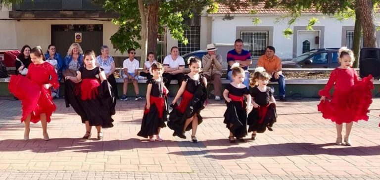 Puertollano: Música y baile en las cruces de mayo de Constitución