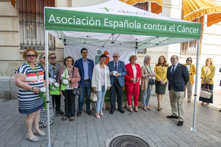 Junta, Diputación y Ayuntamiento colaboran con la AECC