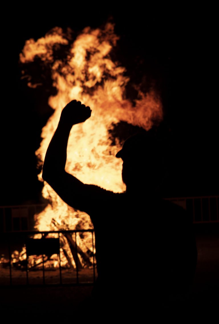 Al fuego lo malo: Noche de hoguera y tambores en La Granja