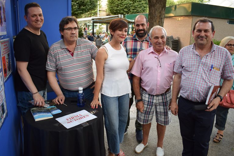 Isabel Rodríguez: “Puertollano merece una Feria del Libro de primer nivel”
