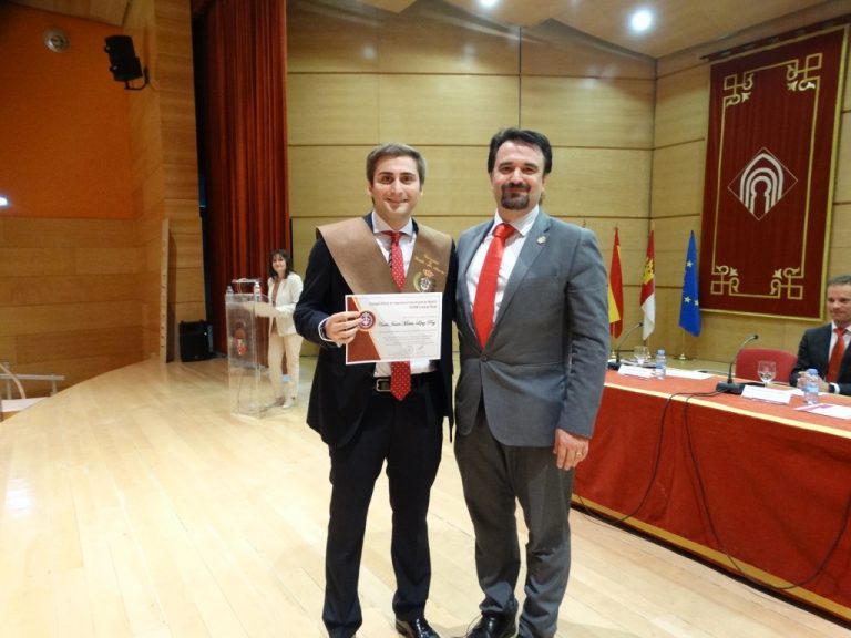 El Colegio de Ingenieros Industriales entrega el premio fin de máster al joven Carlos Javier Martín