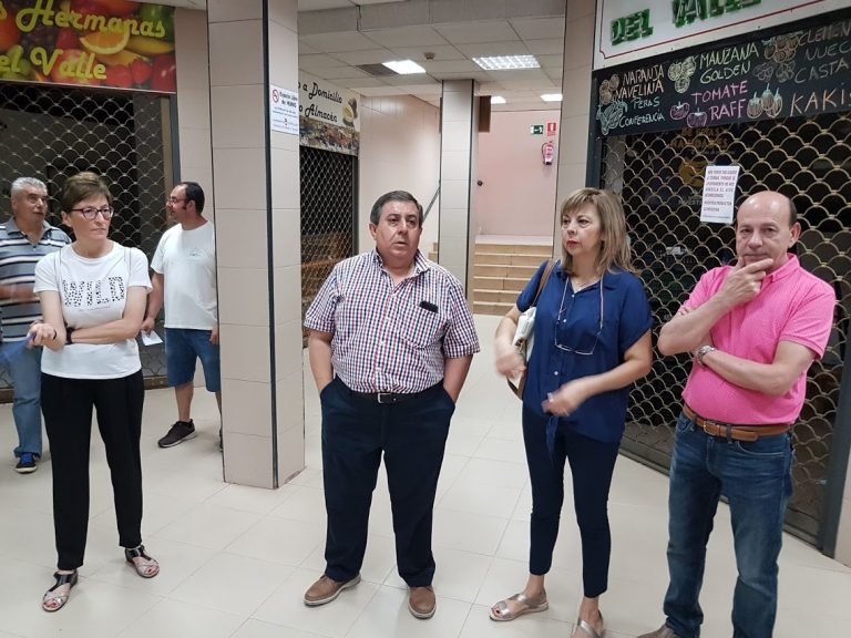 Los comerciantes del mercado de Puertollano suspenden la concentración y agradecen la intervención del nuevo Gobierno municipal