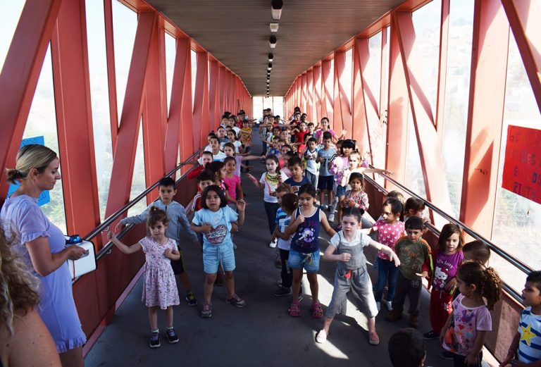 Puertollano: Alumnos del Menéndez Pelayo piden a los ciudadanos que cuiden y respeten la pasarela de Las Mercedes