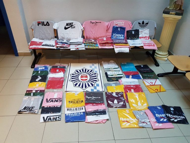 Puertollano: Decomisadas un centenar de prendas falsificadas en el mercadillo