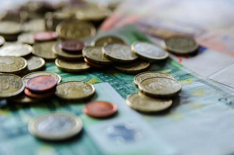 Gobierno y sindicatos acuerdan subir el Salario Mínimo de 2024 un 5%, hasta los 1.134 euros