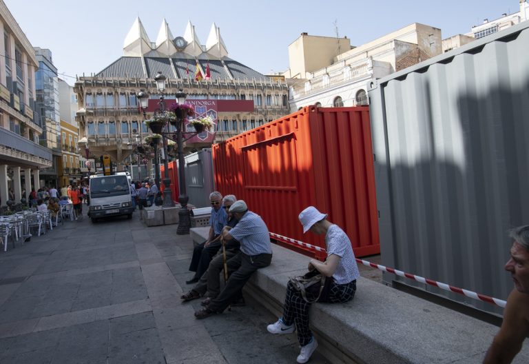 Ciudad Real: La Plaza Mayor se llena de contenedores