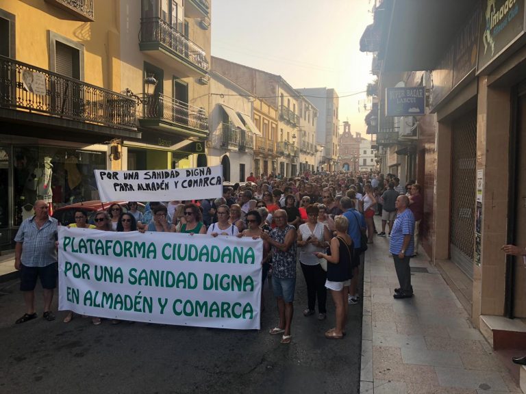 Cientos de personas reclaman mejoras en los servicios sanitarios de Almadén y comarca