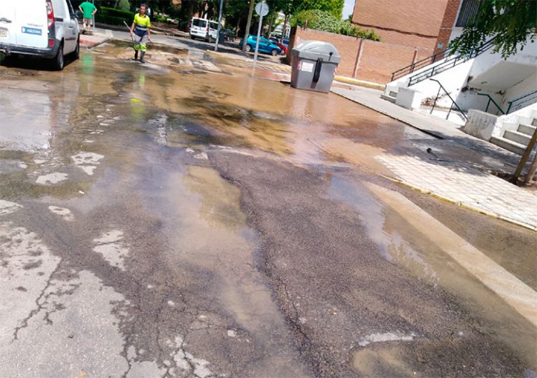 La Comunidad de Propietarios de la Barriada de Pío XII reclama mejoras en la red de abastecimiento de agua