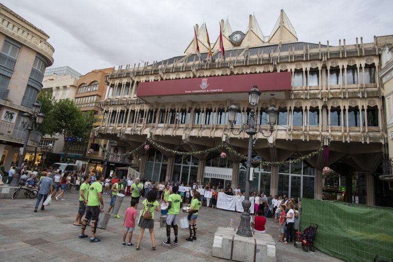 “Del pozo se sale”: Tambores en la capital por la comarca de Almadén