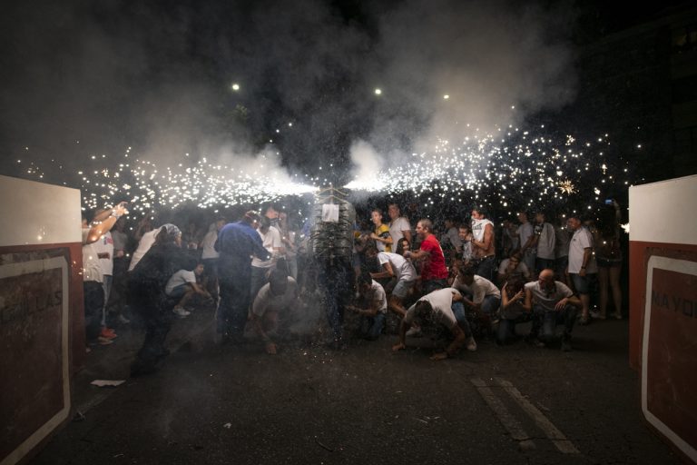 Los toros de fuego rozaron la suspensión