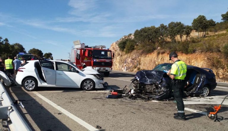 Tres personas resultan heridas tras una colisión frontal en el puerto de Niefla
