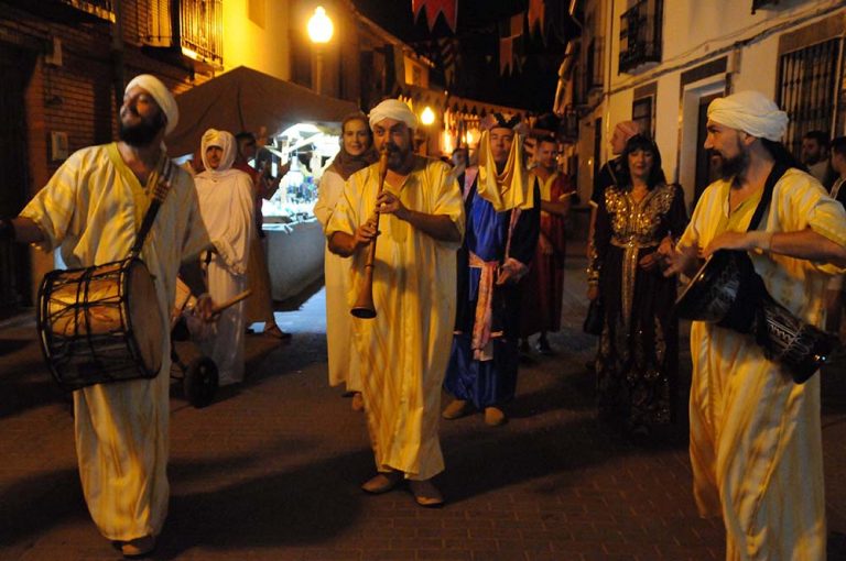 Más de 15.000 visitantes recorrieron las calles de Almedina en su fin de semana árabe