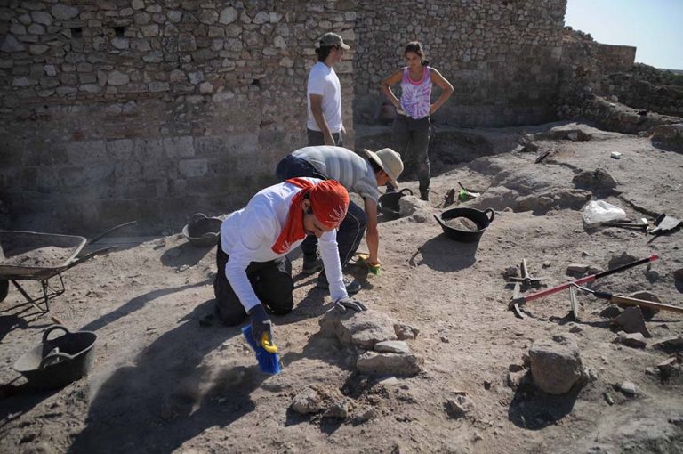 Arqueólogos de cuatro universidades inician una nueva campaña de excavaciones en Calatrava La Vieja