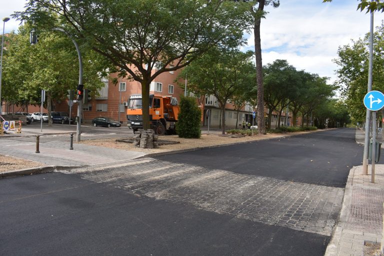 Asfaltado en la Avenida del Ferrocarril