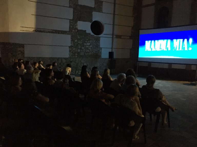 Con la proyección de “Mamma Mía” arranca la programación de “Barrios Culturales”