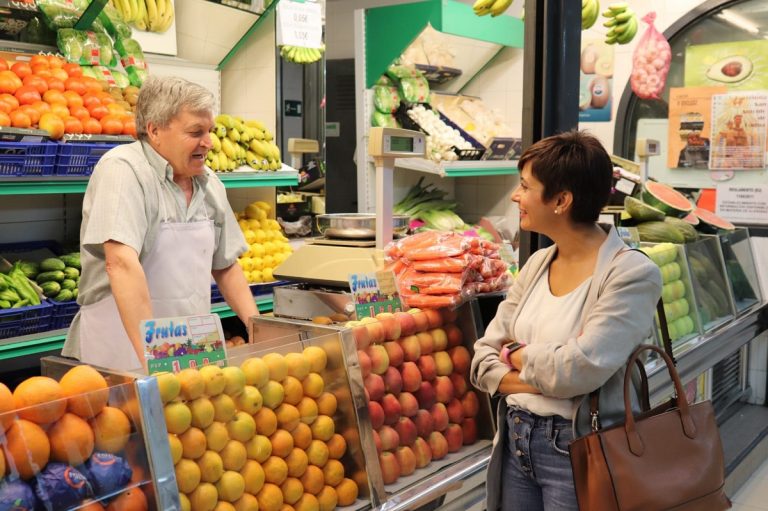 La alcaldesa de Puertollano anuncia un concurso para mejorar la imagen del comercio local