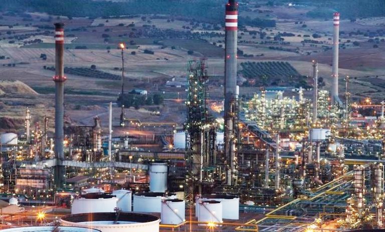 Repsol Puertollano aprovecha una operación de mantenimiento para detener buena parte de la refinería, con gran cantidad de producto almacenado
