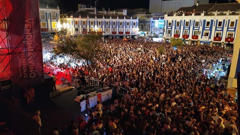 Camela atrae con sus éxitos a 9.000 personas en las Fiestas del Vino de Valdepeñas