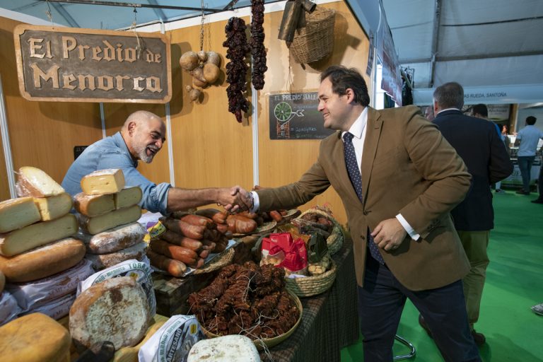 Núñez se muestra convencido de que la caza, la pesca y el turismo son una fuente fundamental de generación de oportunidades para el mundo rural