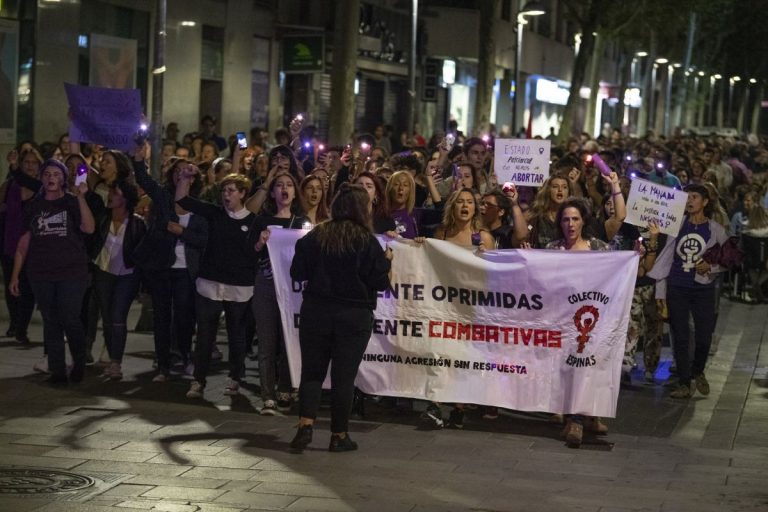 Ciudad Real: Luces violetas en la noche de la ‘emergencia feminista’