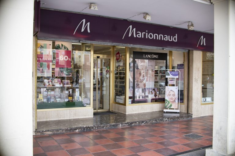 La tienda Marionnaud de la Plaza Mayor cerrará tras la decisión del grupo empresarial de abandonar el mercado de España y Portugal