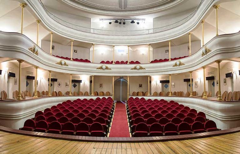 Almodóvar, Rozalén, Sabina y Muñoz Molina, entre los firmantes del manifiesto por «un gran pacto» para la reconstrucción