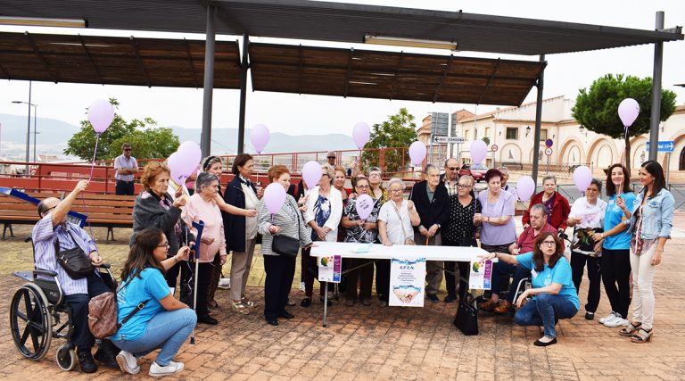 Puertollano: Recuerdos perdidos lanzados al cielo en el Día Mundial del Alzheimer