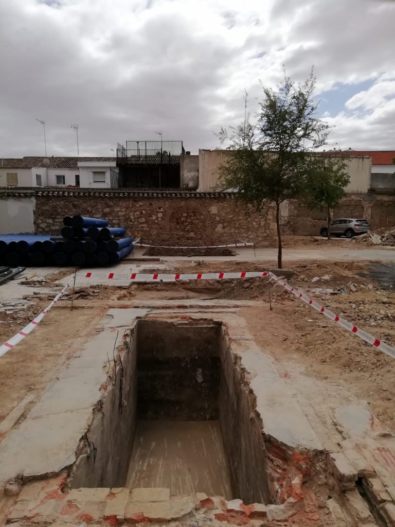 Ciudad Real: El Ayuntamiento recuerda que cada movimiento de tierra del aparcamiento de la calle Lirio está siendo supervisado por un arqueólogo