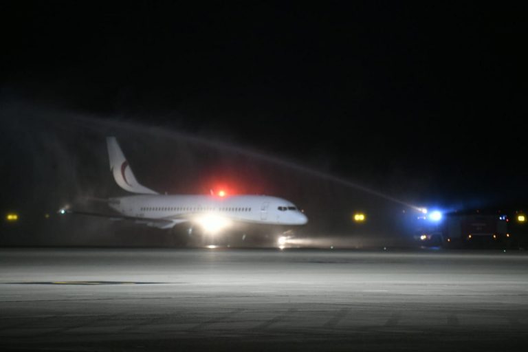 Bautizado el primer avión que aterriza en el Aeropuerto de Ciudad Real tras nueve años de inactividad