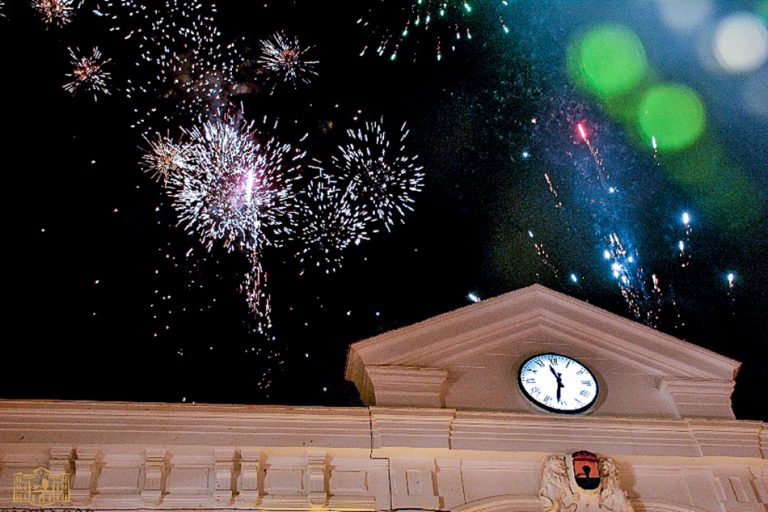 El Gobierno propone limitar 6 personas las reuniones y toque de queda a la 1.00 en Nochebuena y Nochevieja