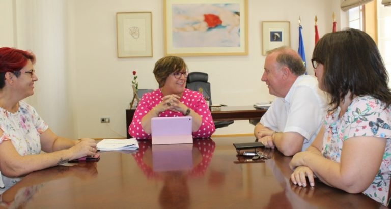 La mejora en servicios sanitarios y educativos y la rehabilitación patrimonial marcan la reunión entre el Gobierno regional y el alcalde de Carrión de Calatrava