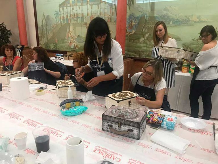 Manos a la obra en Mundo Creando