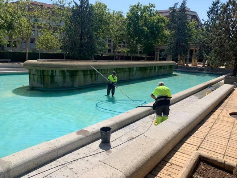 Baldeo en el paseo de Puertollano para celebrar las fiestas patronales