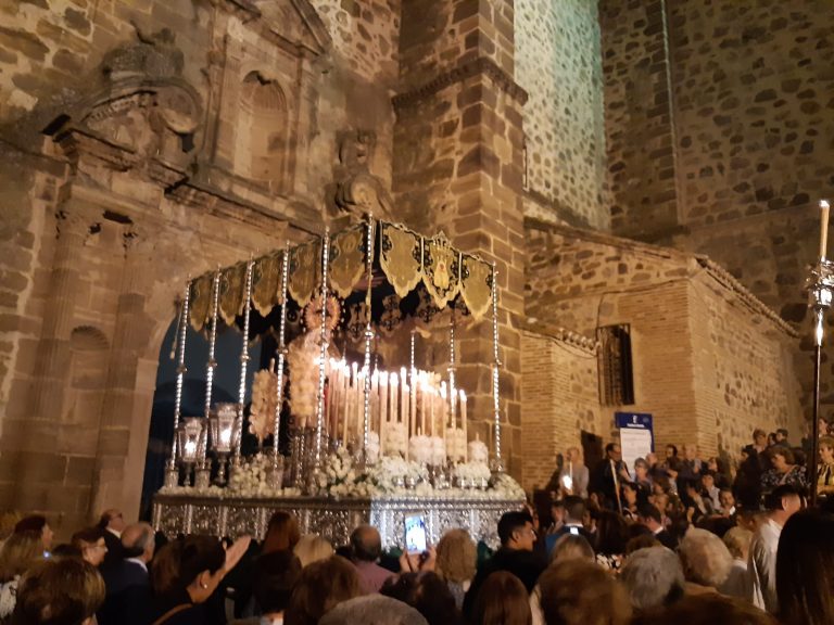 Puertollano: Sobresalto y  emotividad en la salida de la Macarena por su 50 aniversario