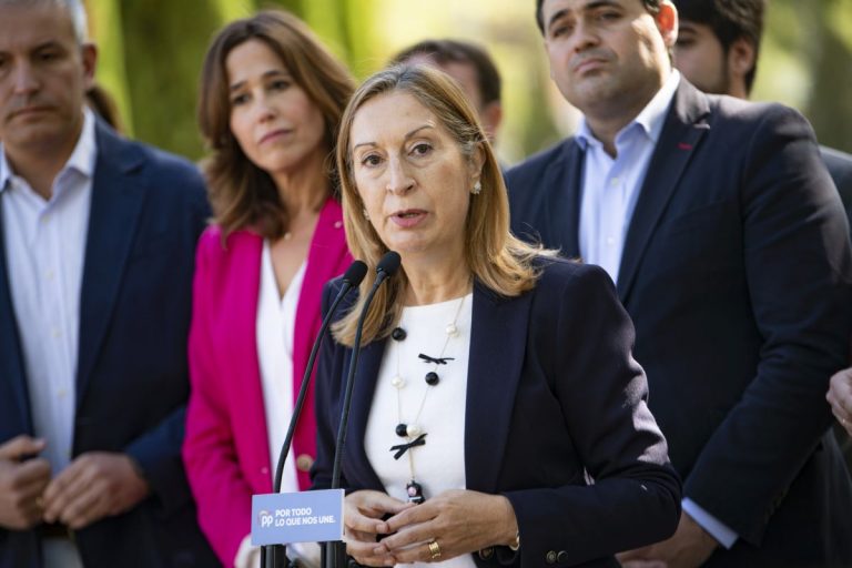 Ana Pastor pide a Sánchez no minimizar la crisis en Cataluña y se declara avergonzada por las palabras de Calvo
