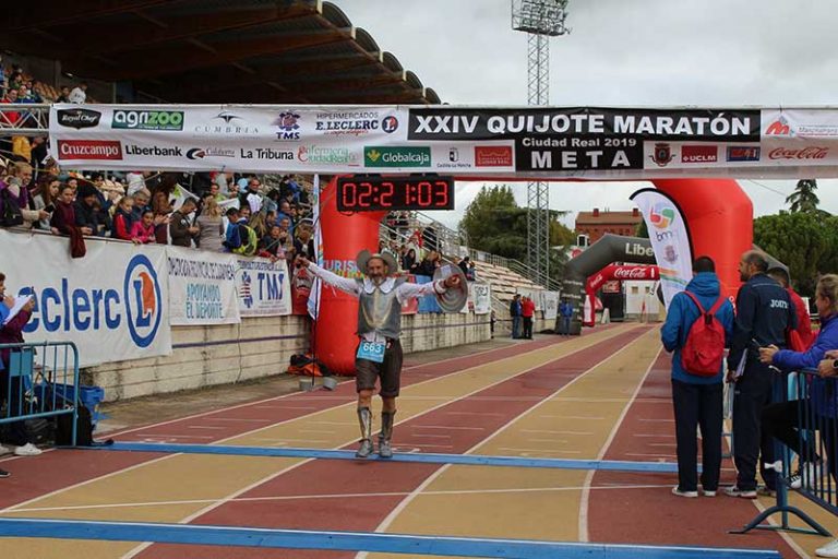 Rock en directo desde la Puerta de Toledo, Don Quijote y corredores descalzos, anécdotas de un día de maratón