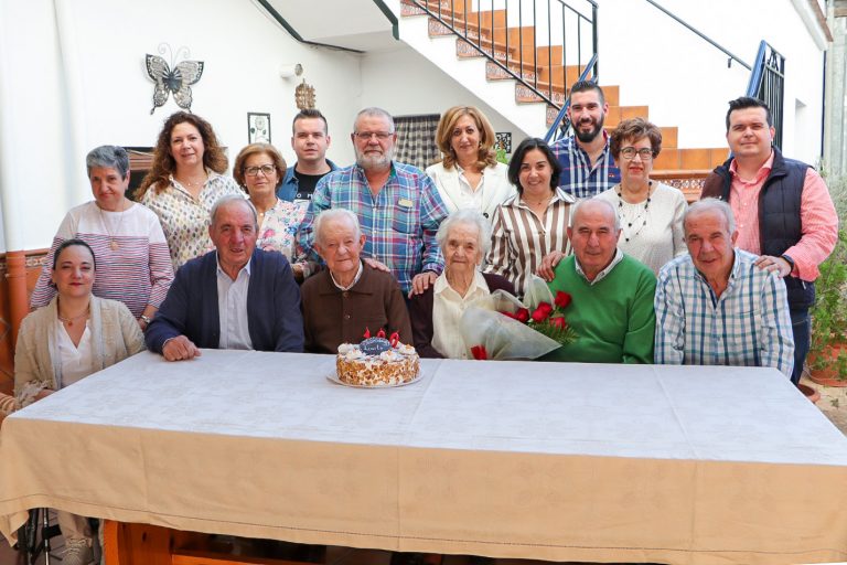 Almodóvar del Campo: Lucila Acero Lara cumple cien años entre el cariño de su familia y vecinos