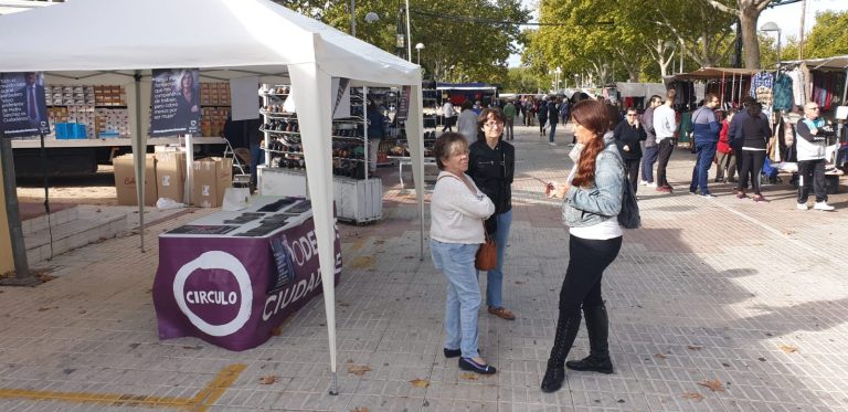 Una mesa informativa del Círculo en el mercadillo de Ciudad Real
