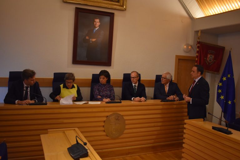 Ciudad Real: Zamora firma la escritura de compraventa de los terrenos de La Atalaya