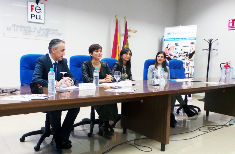 La alcaldesa de Puertollano manifiesta su interés por garantizar la igualdad de oportunidades en el mundo laboral