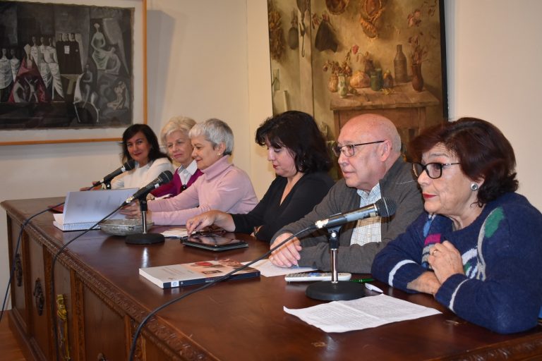 «Las madres de la cebolla», emotivo coloquio sobre la represión femenina
