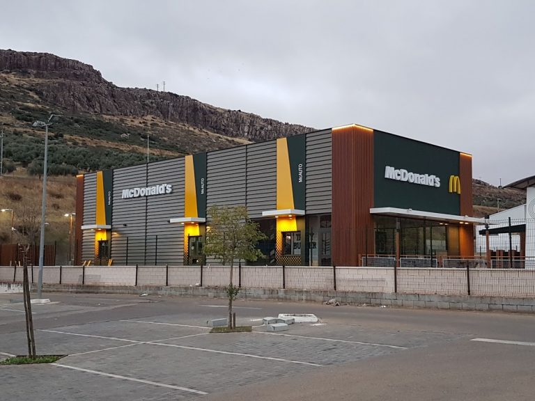 El dueño de McDonald’s Puertollano es absuelto del delito de acoso laboral a seis extrabajadoras