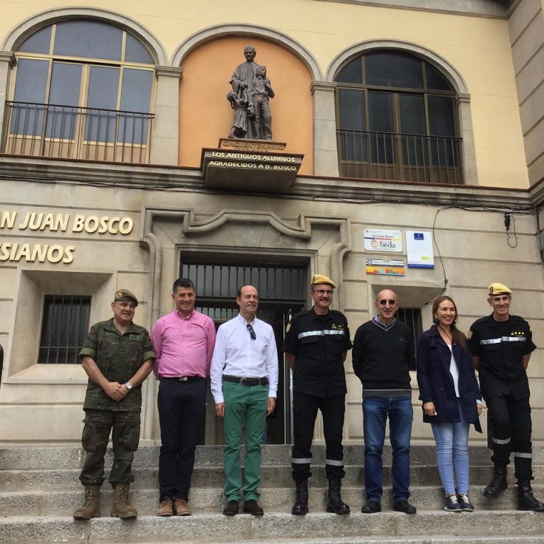 Puertollano: La Unidad Militar de Emergencias es recibida con gran expectación en el Colegio Salesiano